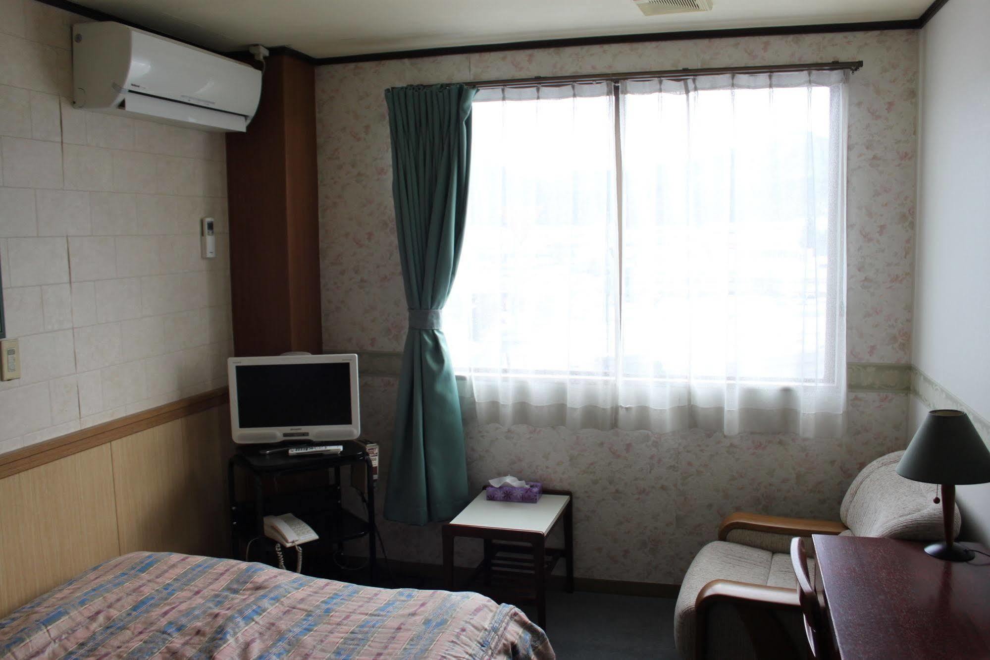 Business Hotel Fujimi Фудзі-Йосіда Екстер'єр фото